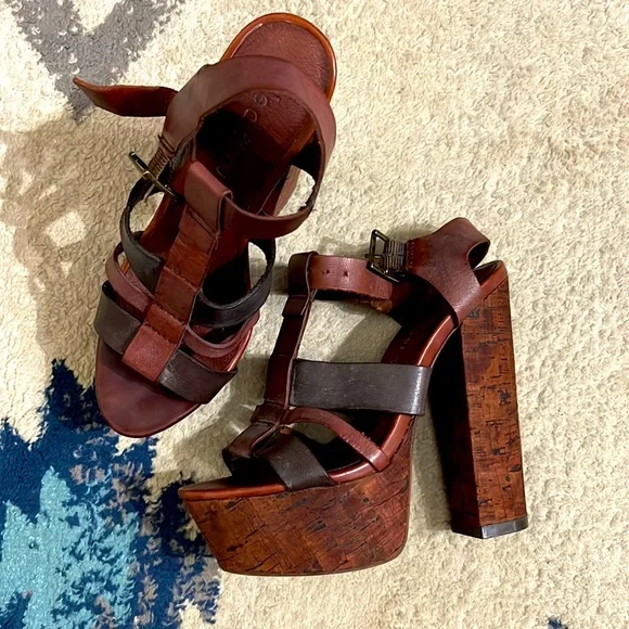 Leather 70s platform sandals. 6 - Picture 1 of 12